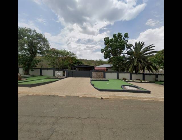 1,582M² LODGE FOR SALE IN MAKHADO